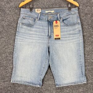 Levi's Bermuda Jean Shorts Women’s 31 Light Wash 12” Length Denim NEW